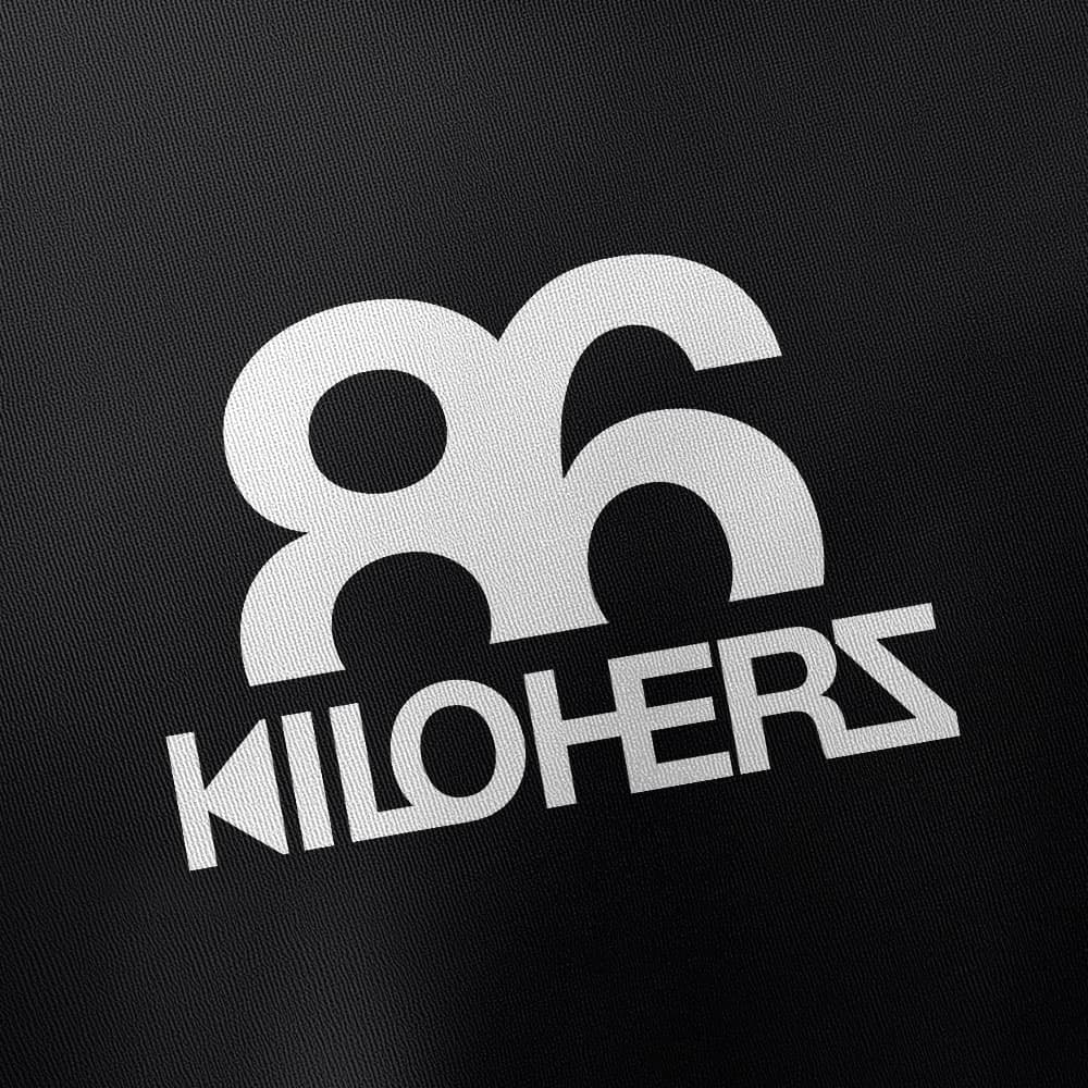 86kiloherz-classic-hoodie-schwarz-closeup