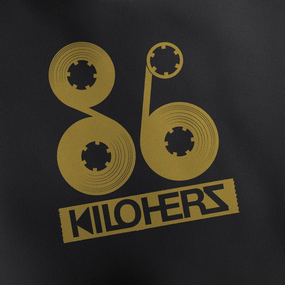86kiloherz-tape-gold-shirt-schwarz-closeup