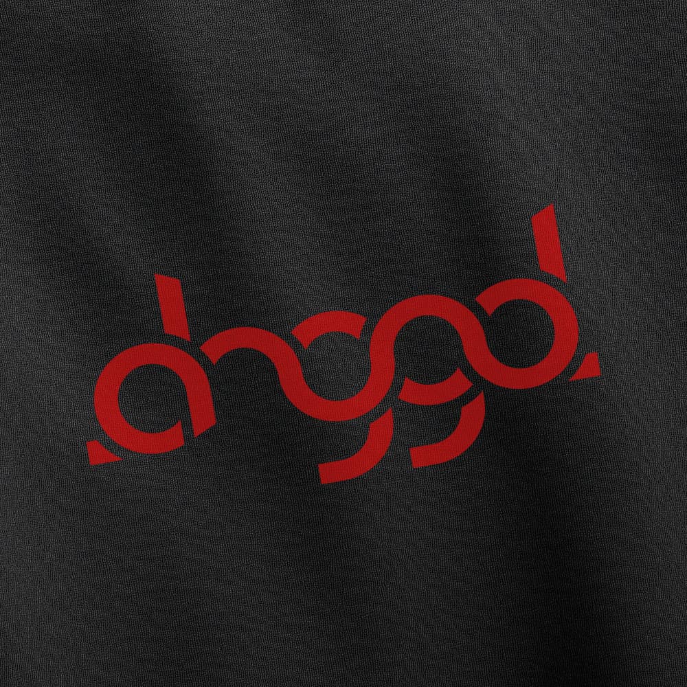 drggd-rot-hoodie-schwarz-closeup