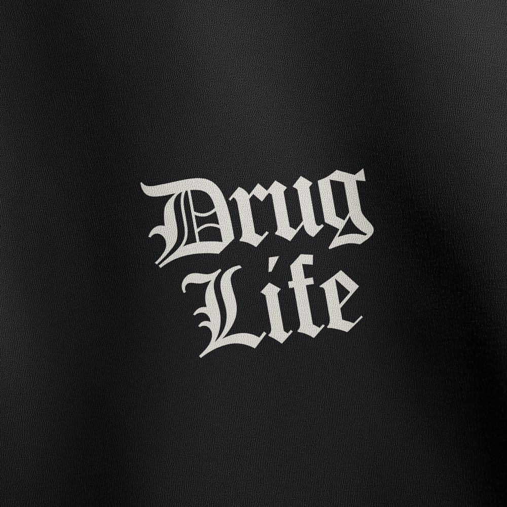 drug-life-klein-shirt-schwarz-closeup