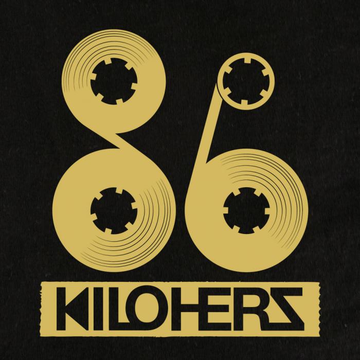 86KILOHERZ TAPE Gold Shirt Schwarz CloseUp