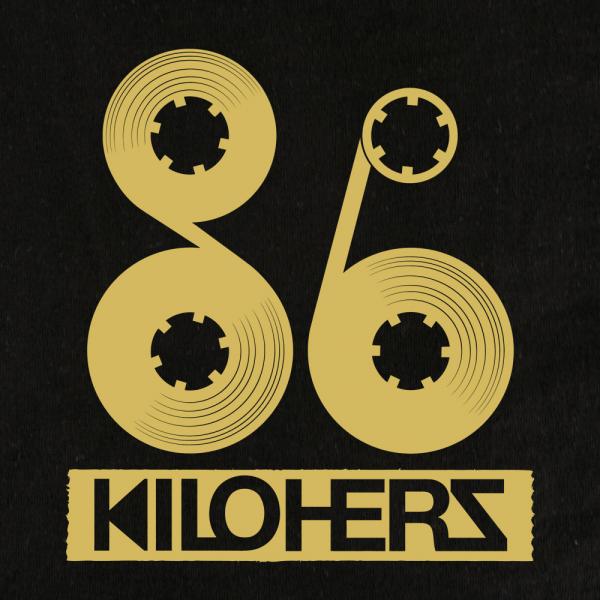 86KILOHERZ TAPE Gold Hoodie Schwarz CloseUp